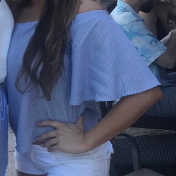 Super Cute Off The Shoulder Top - Picture 5 of 6